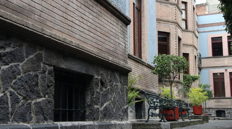 La Poesía Seguirá Siendo el Corazón de la Casa de las Palabras
