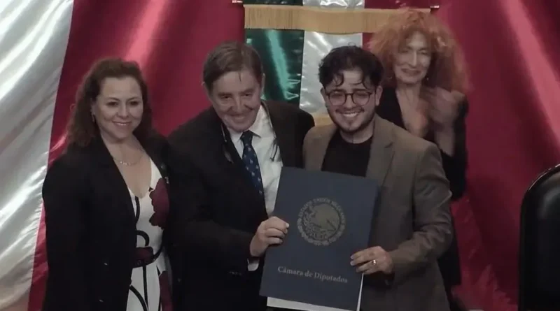 Reconocen a Élmer Mendoza y Lázaro Izael Rangel en San Lázaro
